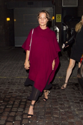 alicia-vikander-arriving-at-the-chiltern-firehouse-in-london-9-24-2016-2.jpg