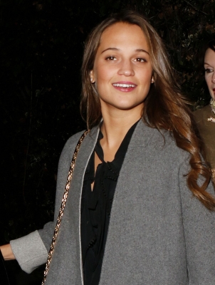 alicia-vikander-leaves-chateau-marmont-in-los-angeles-02-05-2016_3.jpg
