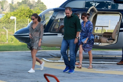 alicia-vikander-was-pictured-as-she-boarding-a-helicopter-in-rio-de-janeiro_9.jpg