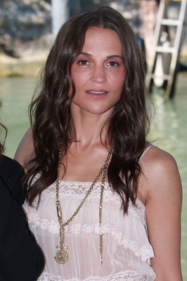 2293792639_f.jpg